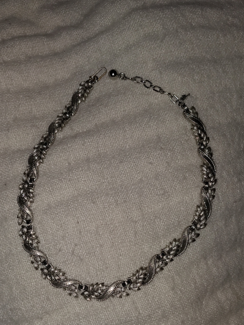 Vintage TRIFARI Necklace Mid century Silver Leaf Ribbon Wreath Chain Choker